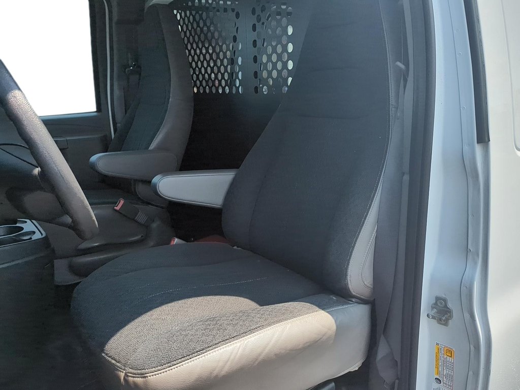 2023 GMC Savana Cargo 2500 135wb 2WD in Stratford, Ontario - 9 - w1024h768px