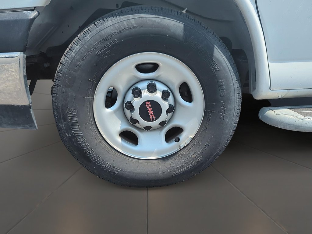 2023 GMC Savana Cargo 2500 135wb 2WD in Stratford, Ontario - 7 - w1024h768px