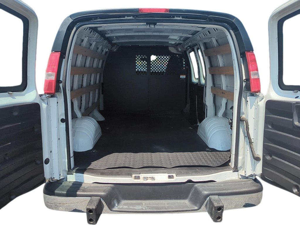 2023 GMC Savana Cargo 2500 135wb 2WD in Stratford, Ontario - 17 - w1024h768px