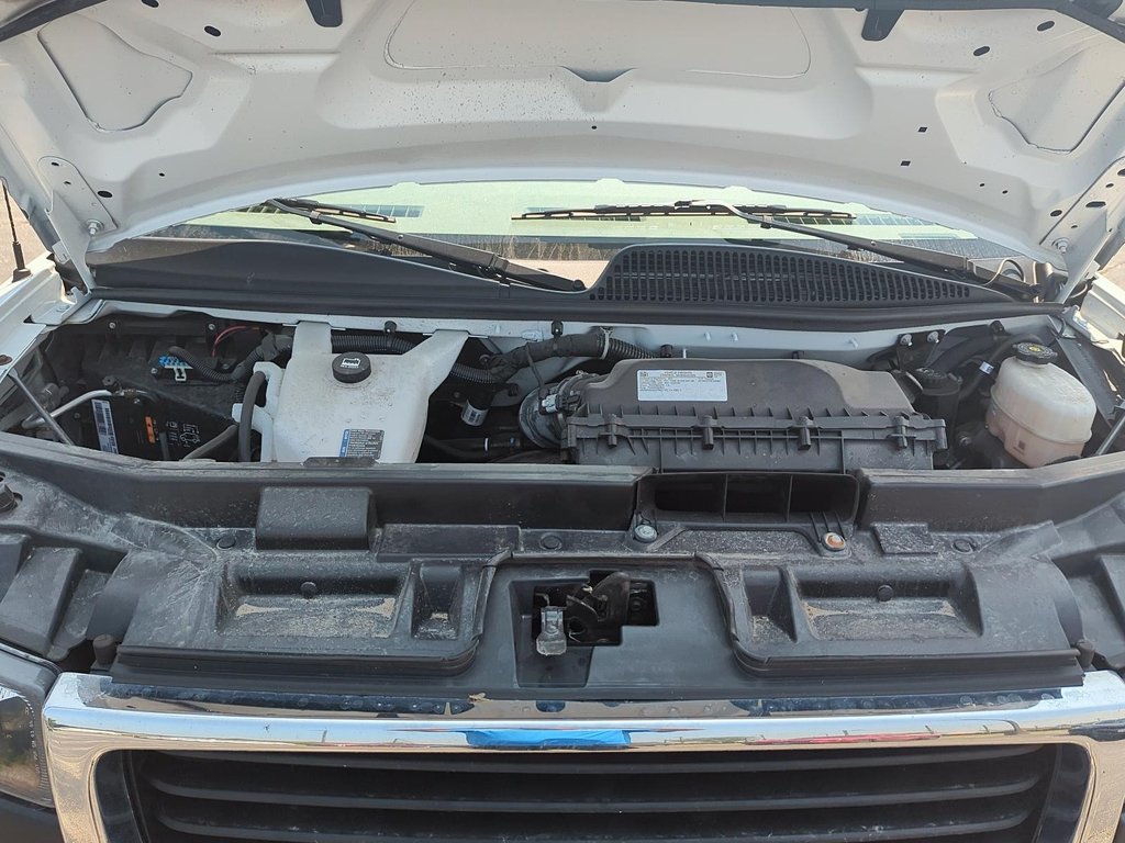 2023 GMC Savana Cargo 2500 135wb 2WD in Stratford, Ontario - 8 - w1024h768px