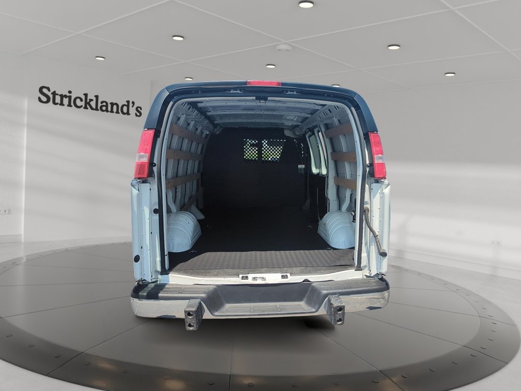 2023 GMC Savana Cargo 2500 135wb 2WD in Stratford, Ontario - 17 - w1024h768px