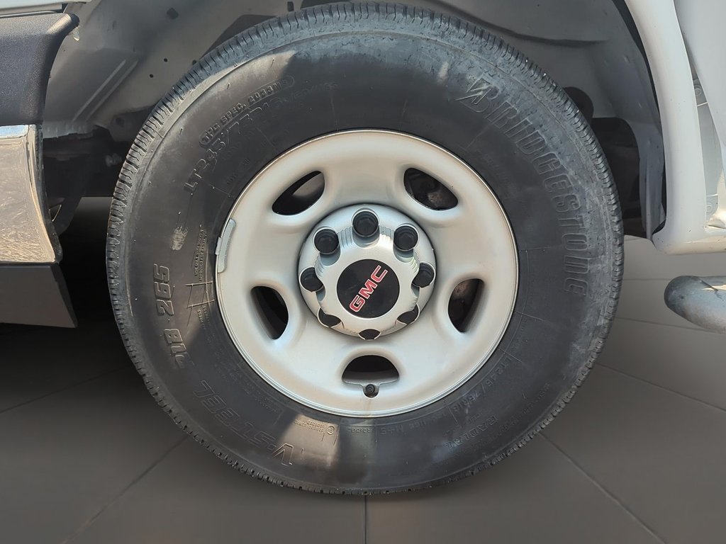 2023 GMC Savana Cargo 2500 135wb 2WD in Stratford, Ontario - 7 - w1024h768px