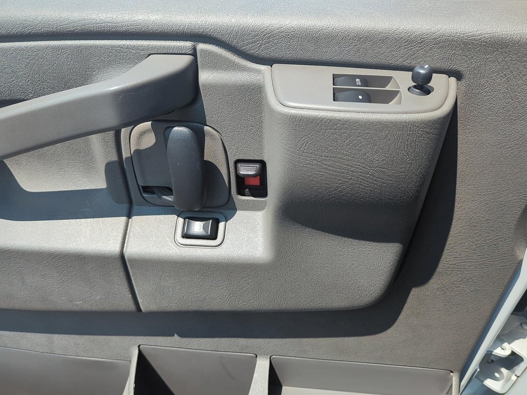 2023 GMC Savana Cargo 2500 135wb 2WD in Stratford, Ontario - 11 - w1024h768px