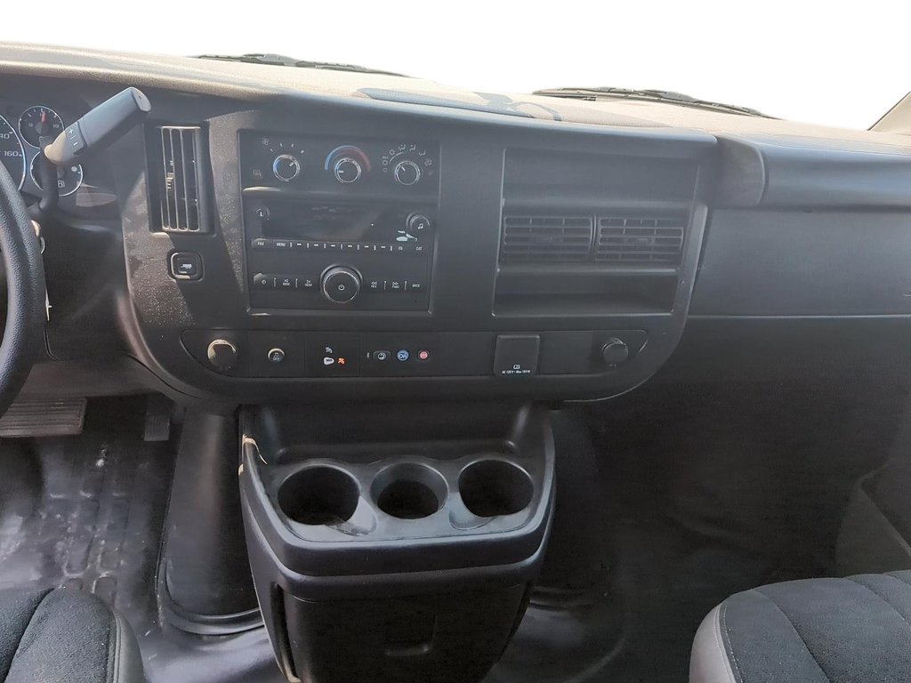 2023 GMC Savana Cargo 2500 135wb 2WD in Stratford, Ontario - 10 - w1024h768px
