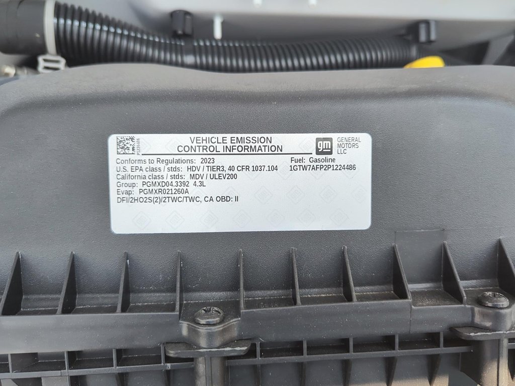 2023 GMC Savana Cargo 2500 135wb 2WD in Stratford, Ontario - 6 - w1024h768px