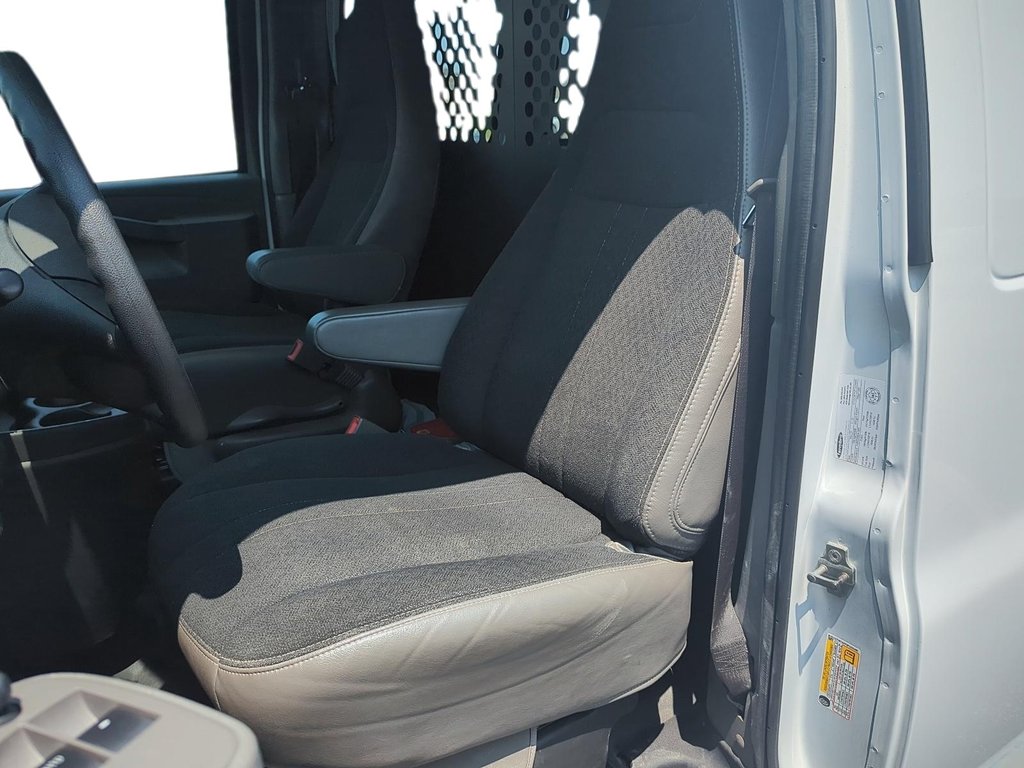 2023 GMC Savana Cargo 2500 135wb 2WD in Stratford, Ontario - 9 - w1024h768px