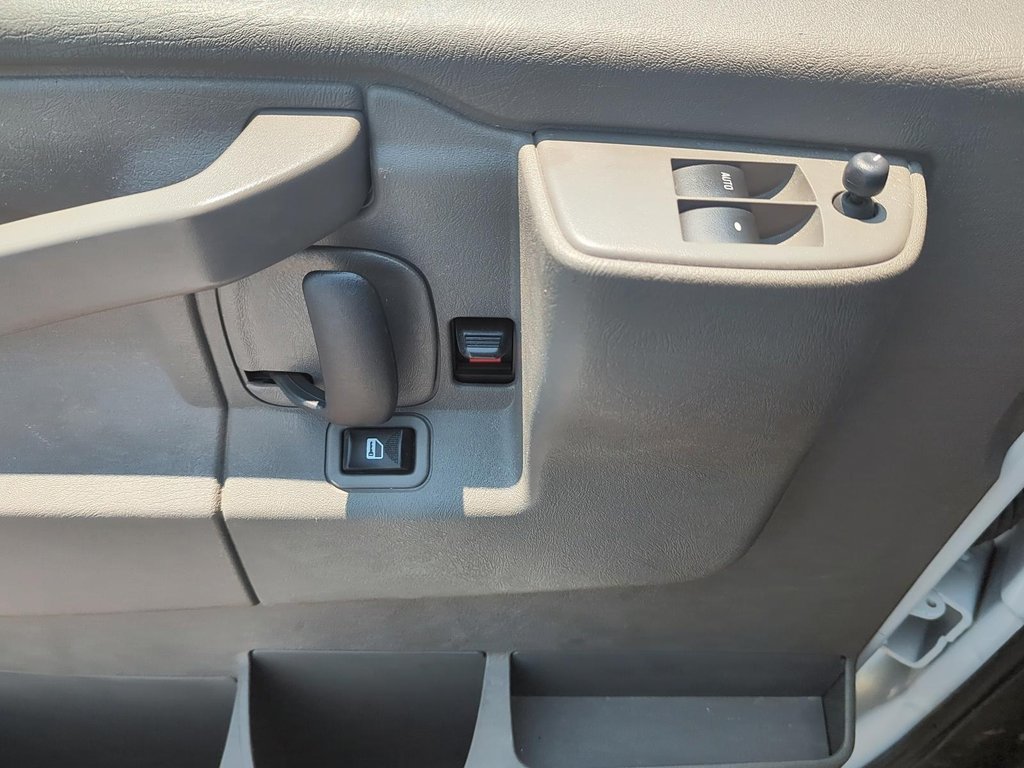2023 GMC Savana Cargo 2500 135wb 2WD in Stratford, Ontario - 11 - w1024h768px