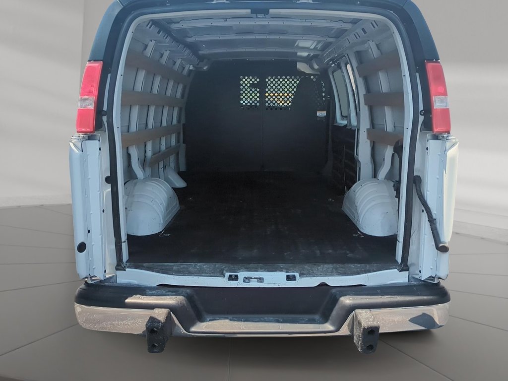 2023 GMC Savana Cargo 2500 135wb 2WD in Stratford, Ontario - 16 - w1024h768px