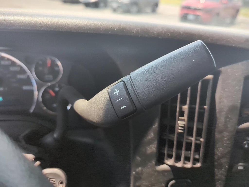2023 GMC Savana Cargo 2500 135wb 2WD in Stratford, Ontario - 15 - w1024h768px