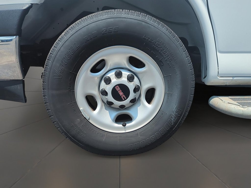 2023 GMC Savana Cargo 2500 135wb 2WD in Stratford, Ontario - 7 - w1024h768px