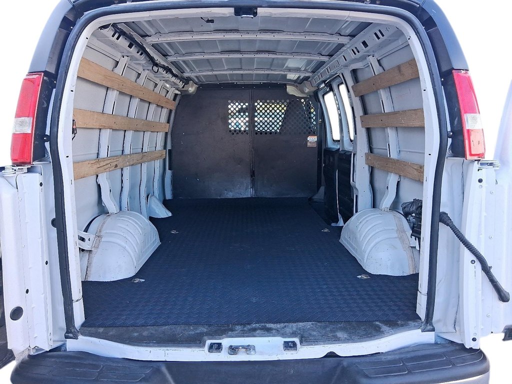 2023 GMC Savana Cargo 2500 135wb 2WD in Stratford, Ontario - 7 - w1024h768px