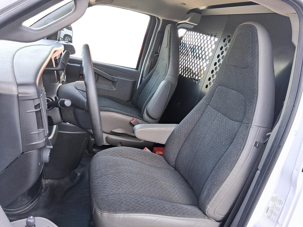 2023 GMC Savana Cargo 2500 135wb 2WD in Stratford, Ontario - 11 - w1024h768px