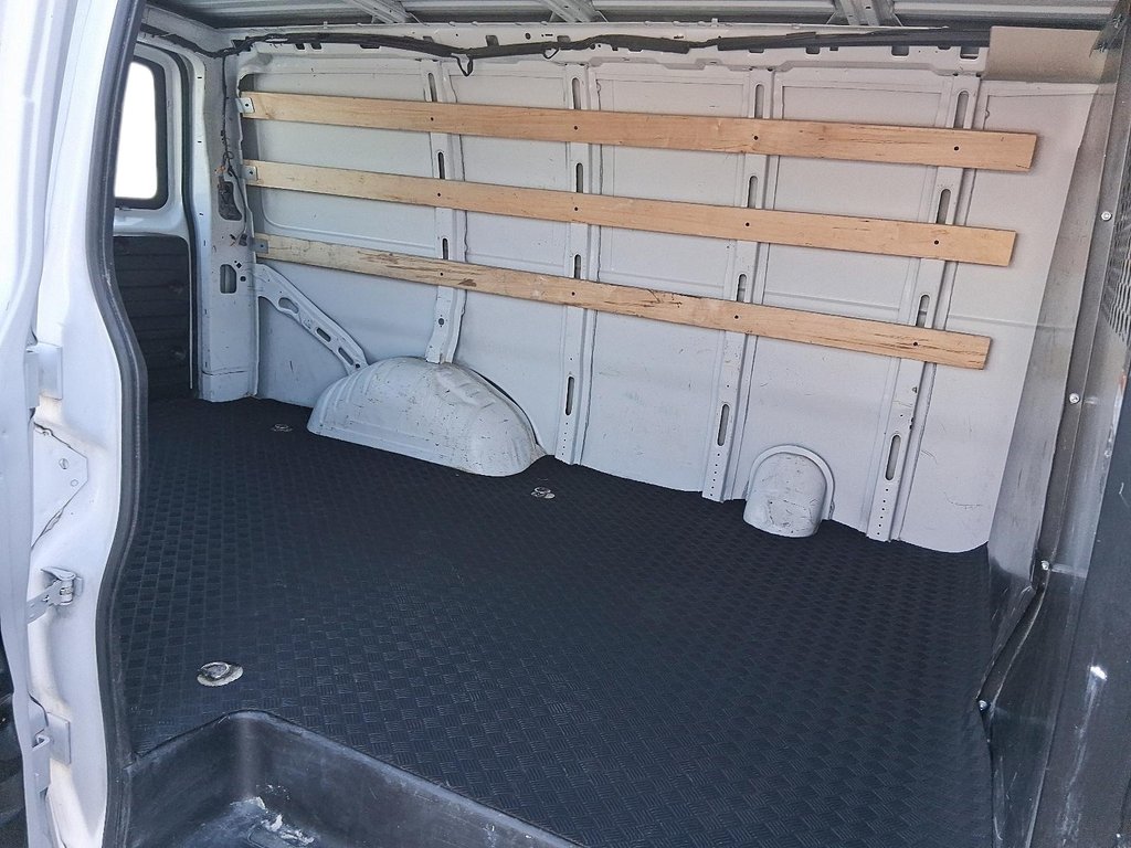 2023 GMC Savana Cargo 2500 135wb 2WD in Stratford, Ontario - 9 - w1024h768px