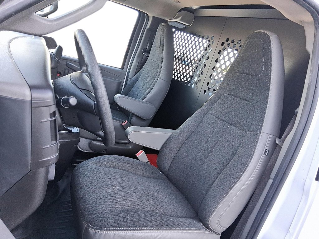 2023 GMC Savana Cargo 2500 135wb 2WD in Stratford, Ontario - 11 - w1024h768px
