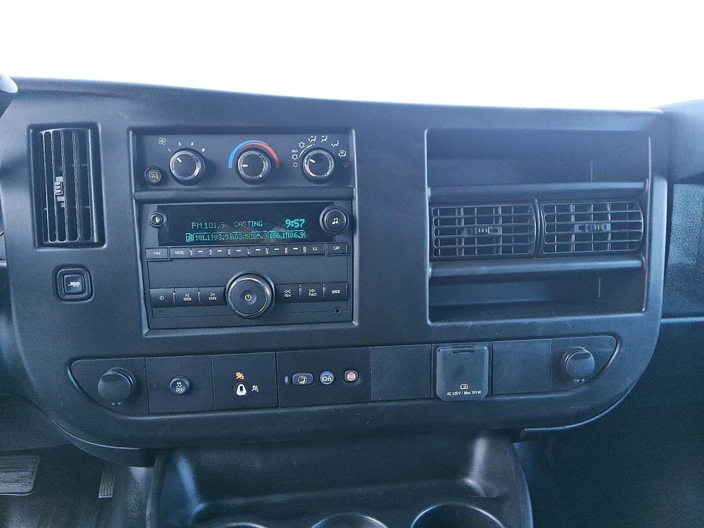 2023 GMC Savana Cargo 2500 135wb 2WD in Stratford, Ontario - 17 - w1024h768px