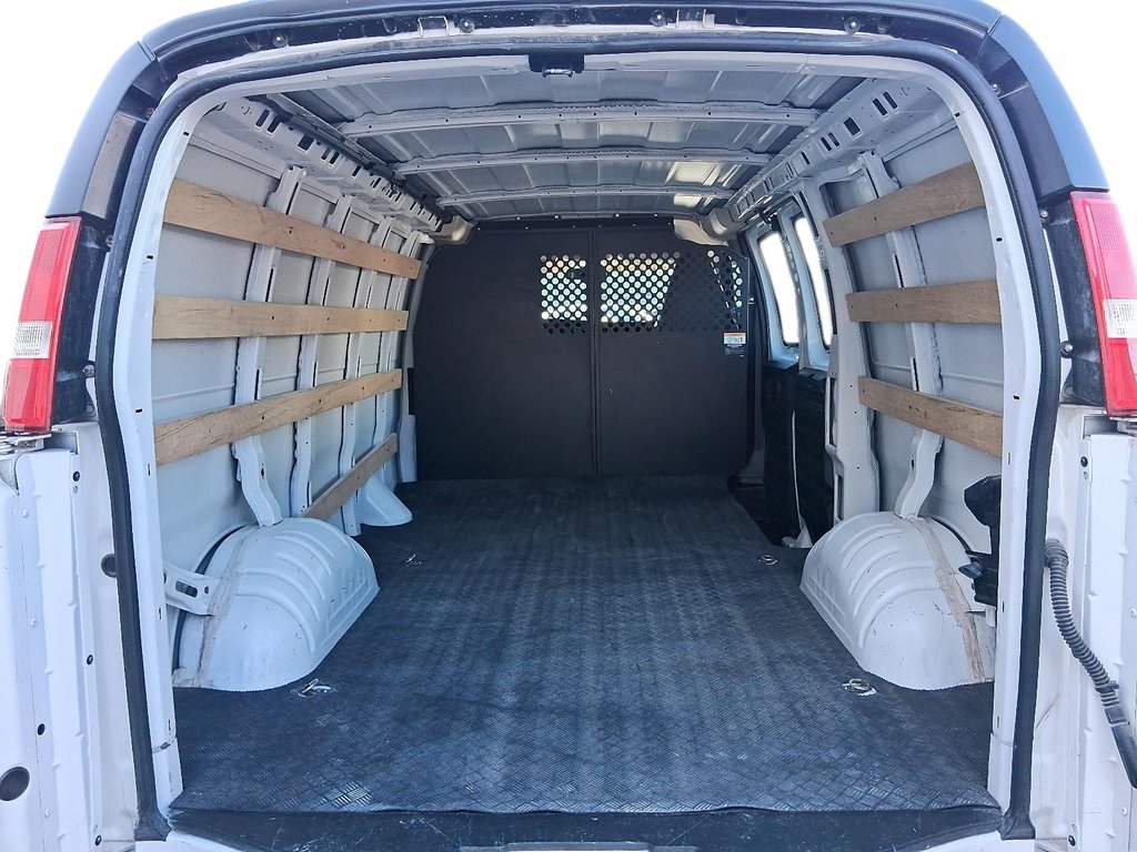 2023 GMC Savana Cargo 2500 135wb 2WD in Stratford, Ontario - 7 - w1024h768px