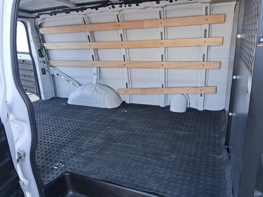 2023 GMC Savana Cargo 2500 135wb 2WD in Stratford, Ontario - 9 - w1024h768px