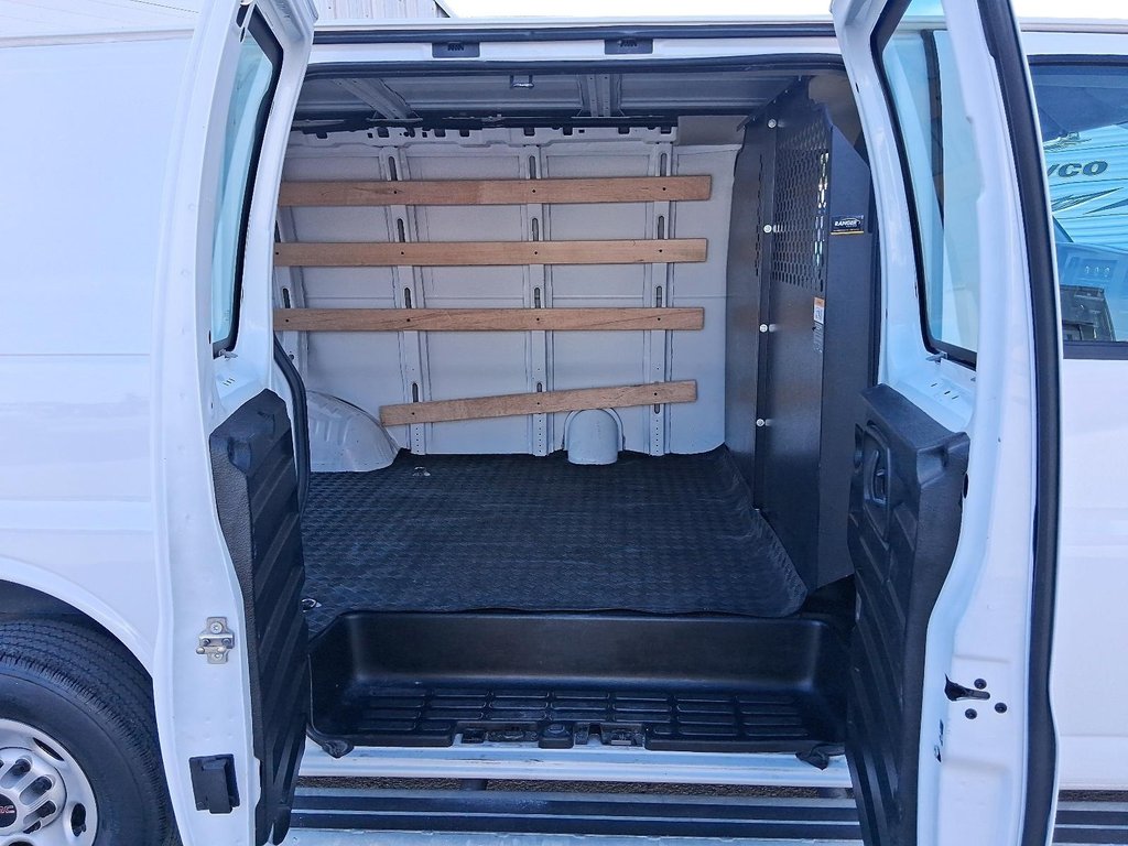 2023 GMC Savana Cargo 2500 135wb 2WD in Stratford, Ontario - 8 - w1024h768px