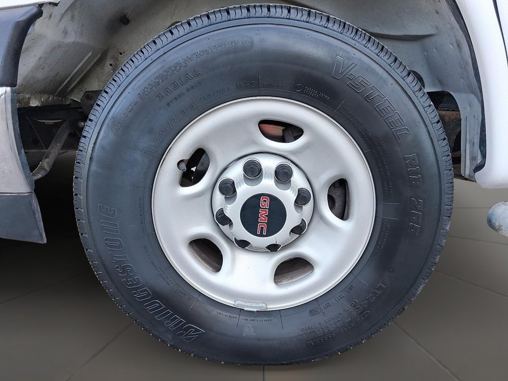 2023 GMC Savana Cargo 2500 135wb 2WD in Stratford, Ontario - 10 - w1024h768px