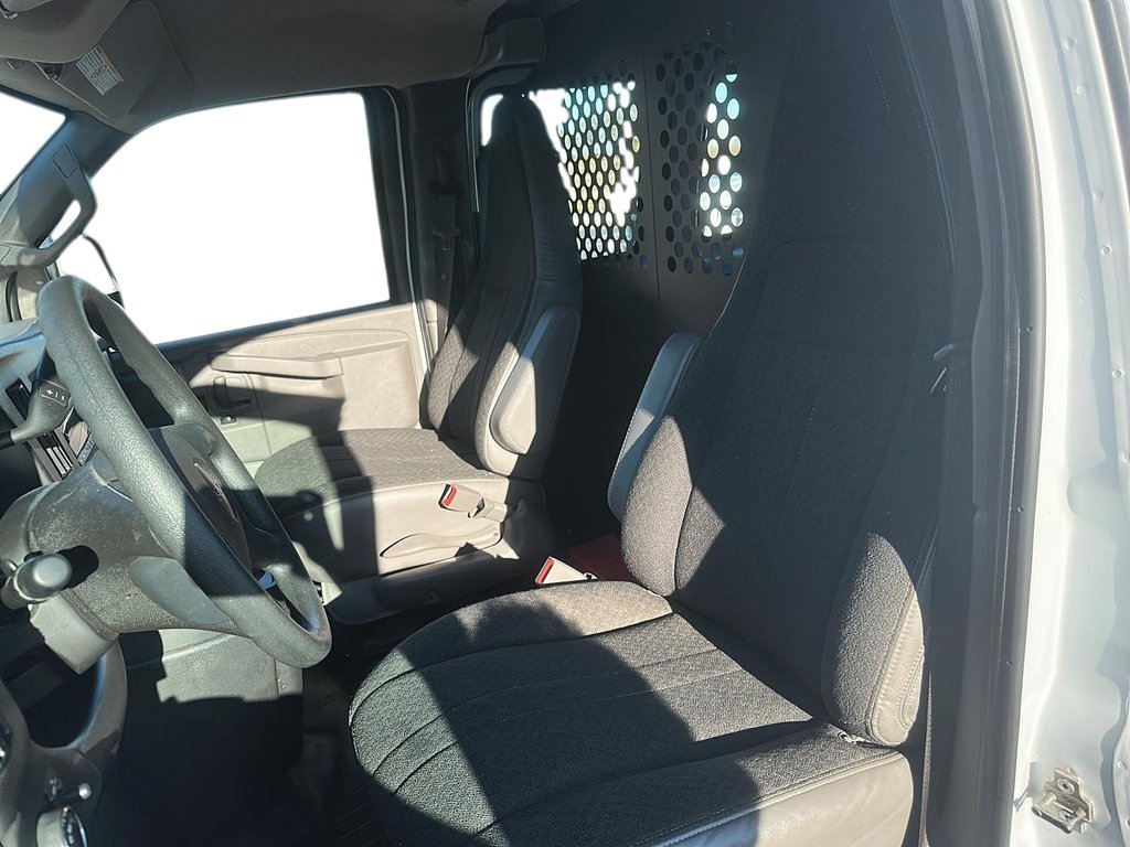 2023 GMC Savana Cargo 2500 135wb 2WD in Stratford, Ontario - 7 - w1024h768px