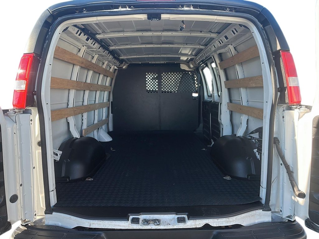 2023 GMC Savana Cargo 2500 135wb 2WD in Stratford, Ontario - 14 - w1024h768px