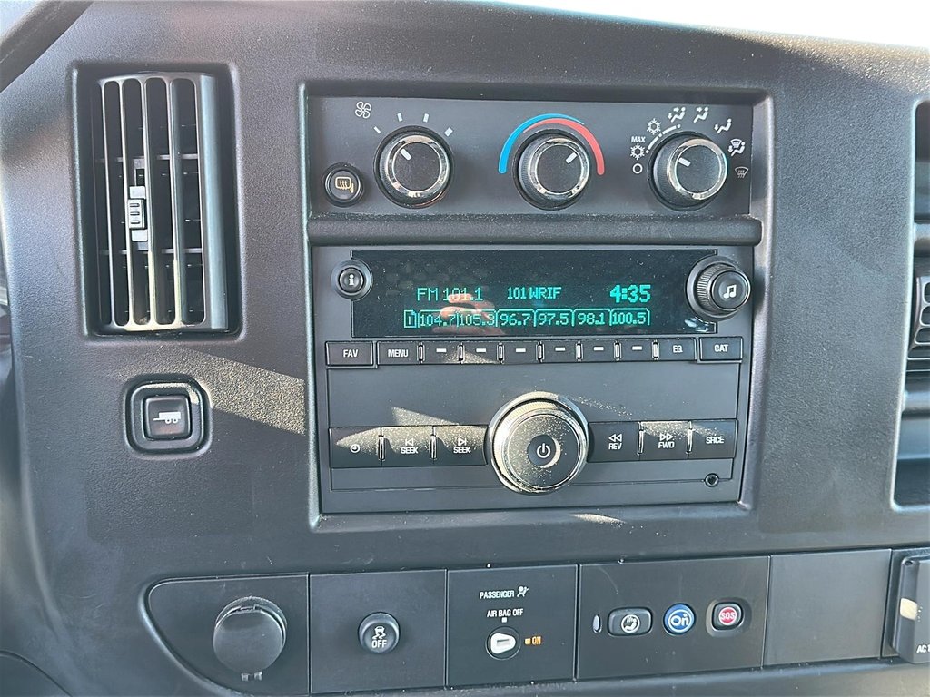 2023 GMC Savana Cargo 2500 135wb 2WD in Stratford, Ontario - 16 - w1024h768px