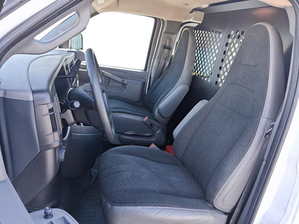 2023 GMC Savana Cargo 2500 135wb 2WD in Stratford, Ontario - 9 - w1024h768px