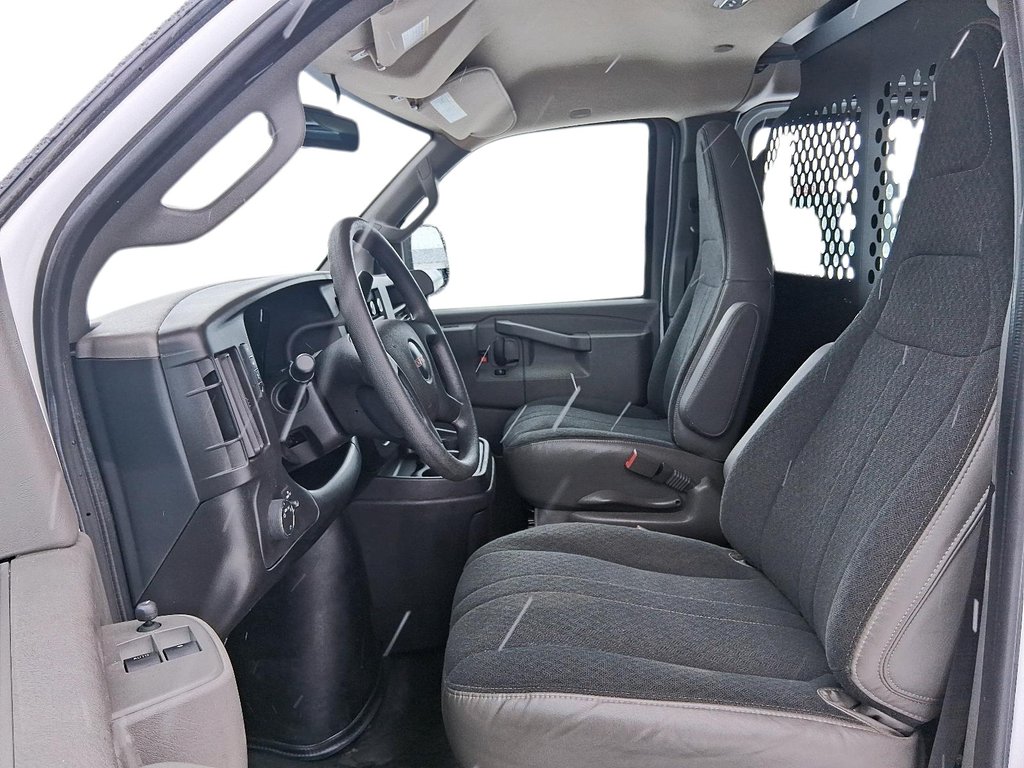 2023 GMC Savana Cargo 2500 135wb 2WD in Stratford, Ontario - 9 - w1024h768px
