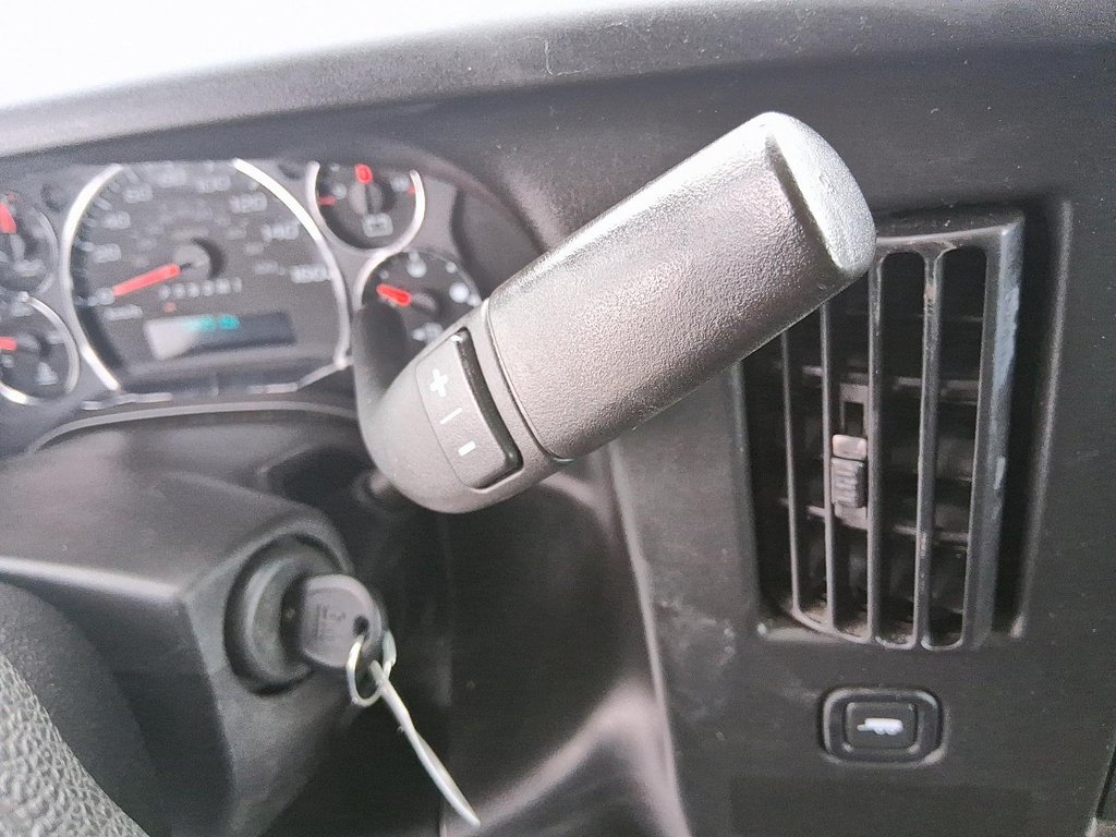 2023 GMC Savana Cargo 2500 135wb 2WD in Stratford, Ontario - 16 - w1024h768px