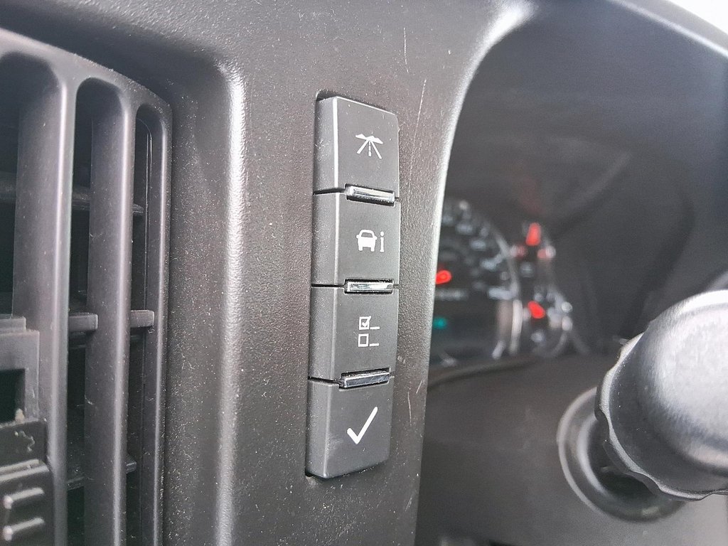 2023 GMC Savana Cargo 2500 135wb 2WD in Stratford, Ontario - 17 - w1024h768px