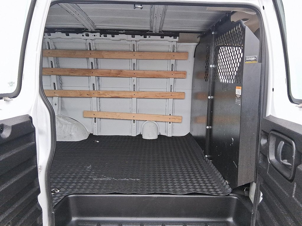 2023 GMC Savana Cargo 2500 135wb 2WD in Stratford, Ontario - 7 - w1024h768px