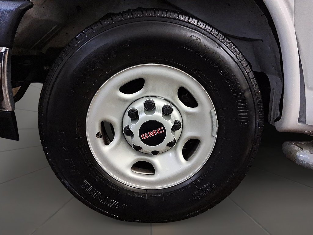 2023 GMC Savana Cargo 2500 135wb 2WD in Stratford, Ontario - 8 - w1024h768px