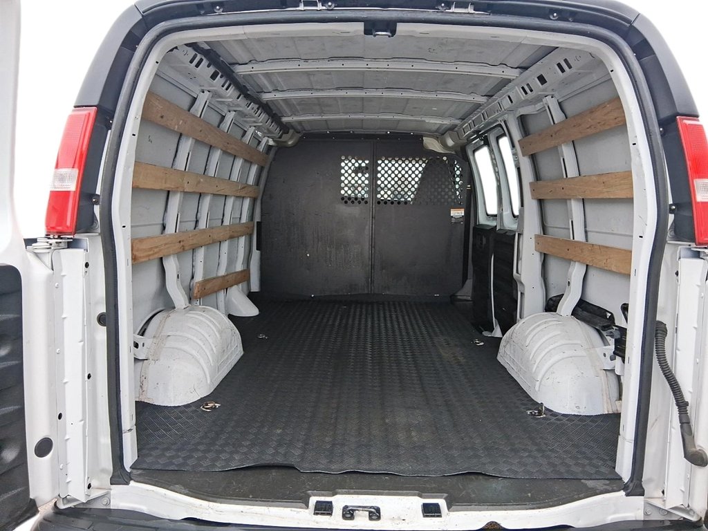 2023 GMC Savana Cargo 2500 135wb 2WD in Stratford, Ontario - 6 - w1024h768px
