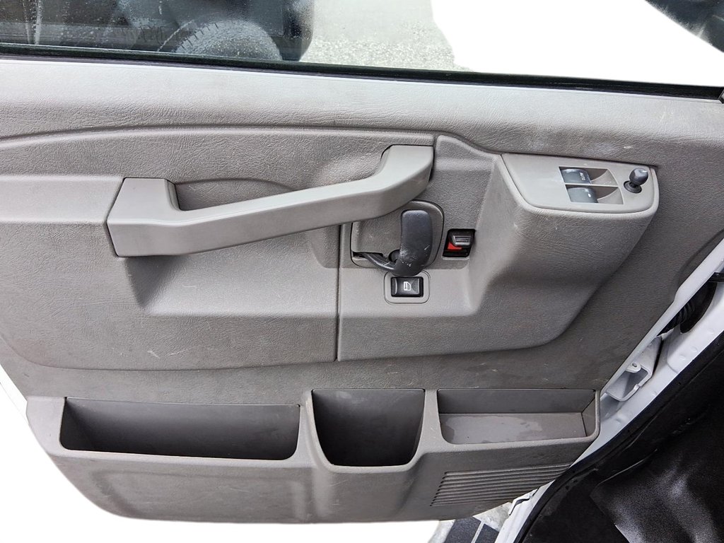 2023 GMC Savana Cargo 2500 135wb 2WD in Stratford, Ontario - 10 - w1024h768px