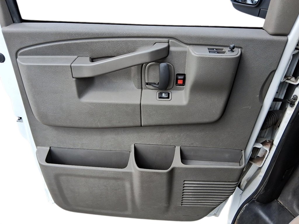 2023 GMC Savana Cargo 2500 155wb 2WD in Stratford, Ontario - 10 - w1024h768px