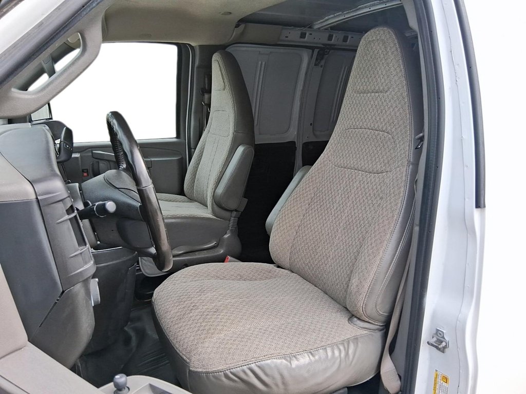 2023 GMC Savana Cargo 2500 155wb 2WD in Stratford, Ontario - 8 - w1024h768px