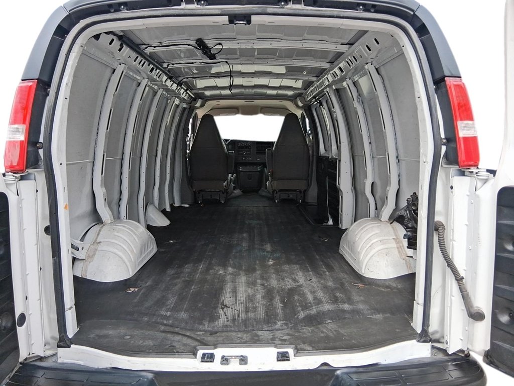 2023 GMC Savana Cargo 2500 155wb 2WD in Stratford, Ontario - 6 - w1024h768px