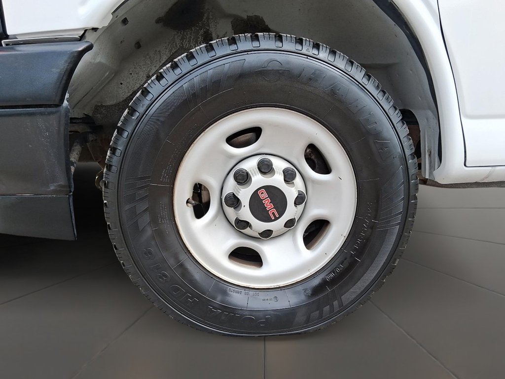 2023 GMC Savana Cargo 2500 155wb 2WD in Stratford, Ontario - 7 - w1024h768px