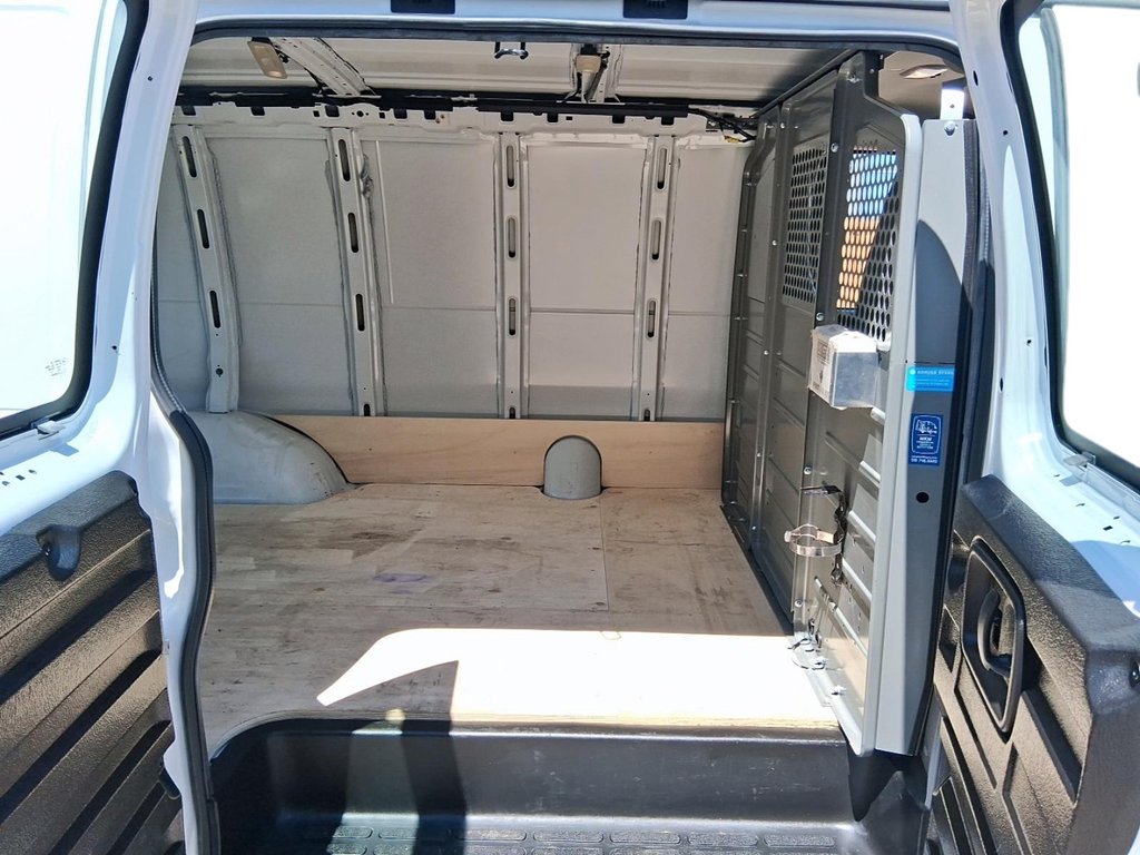 2023 GMC Savana Cargo 2500 135wb 2WD in Stratford, Ontario - 7 - w1024h768px