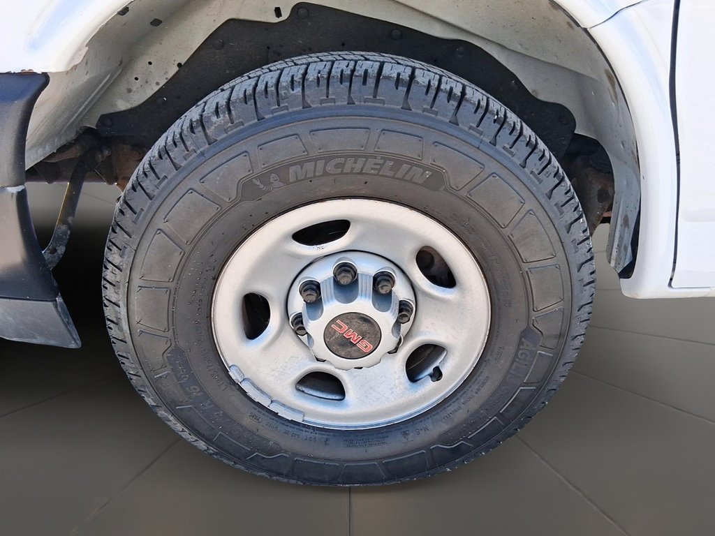 2023 GMC Savana Cargo 2500 135wb 2WD in Stratford, Ontario - 8 - w1024h768px