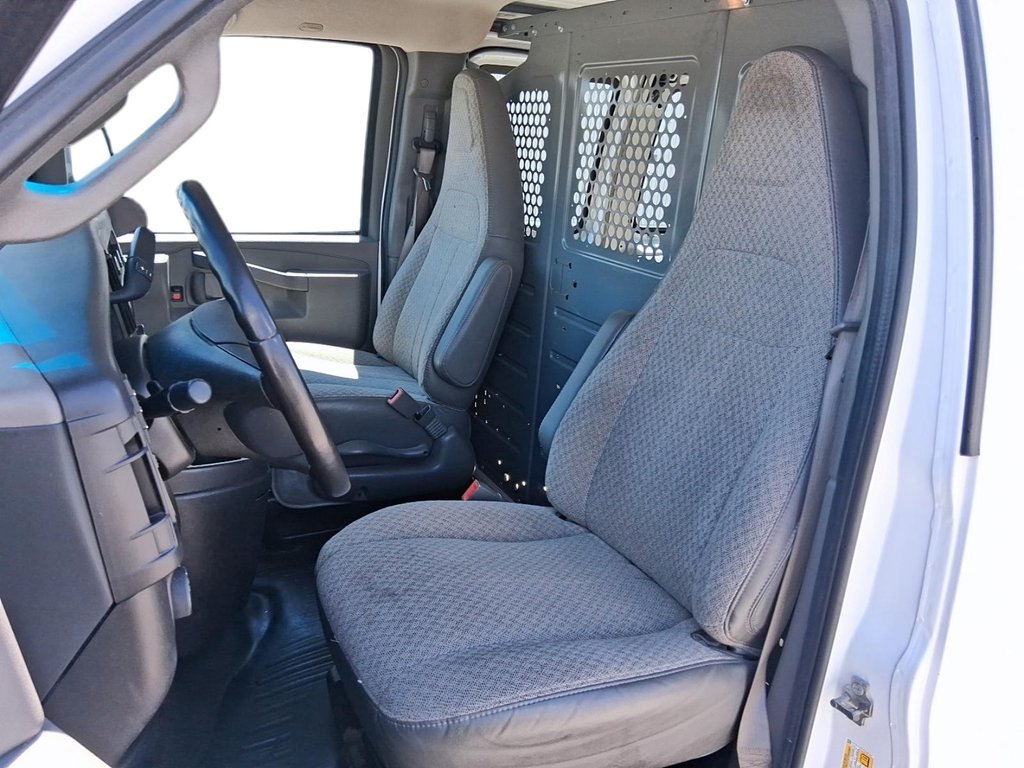 2023 GMC Savana Cargo 2500 135wb 2WD in Stratford, Ontario - 9 - w1024h768px