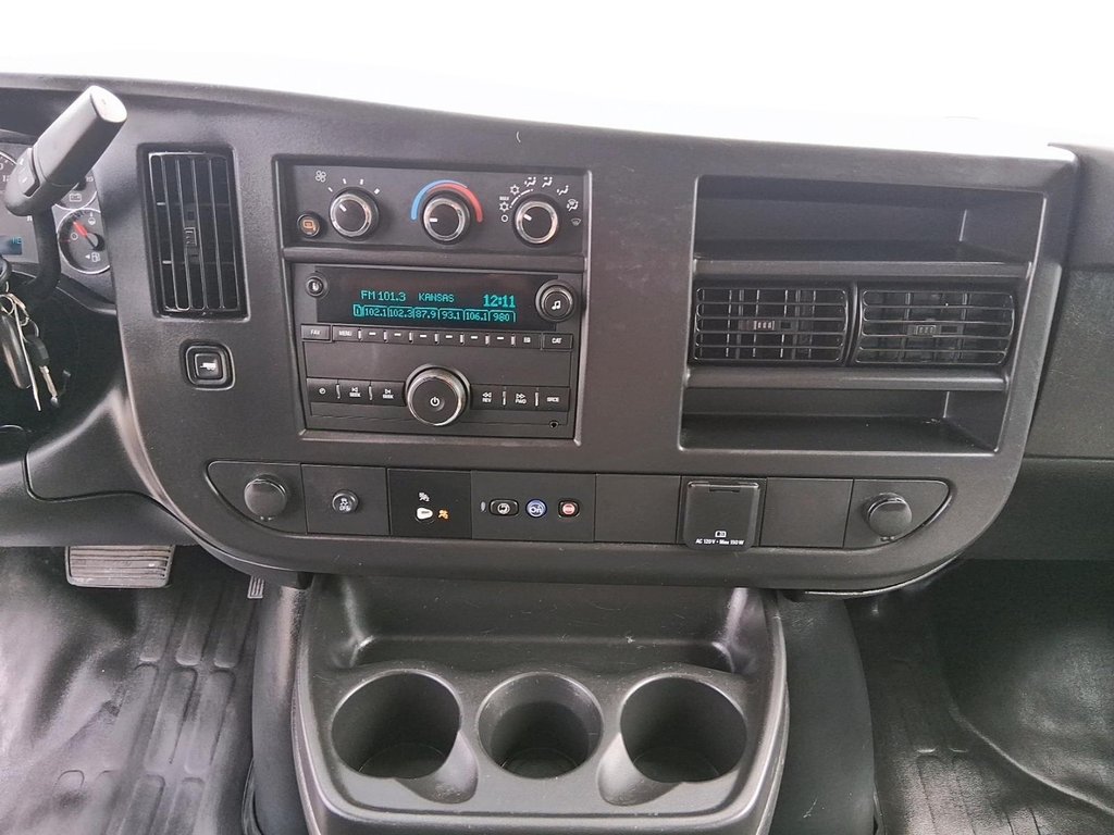2025 GMC Savana Cargo Van 2500 Regular Wheelbase Rear-Wheel Drive in Stratford, Ontario - 14 - w1024h768px