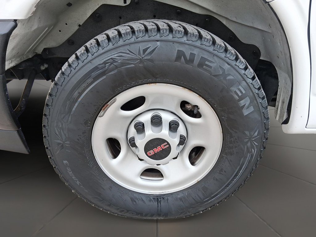 2025 GMC Savana Cargo Van 2500 Regular Wheelbase Rear-Wheel Drive in Stratford, Ontario - 7 - w1024h768px