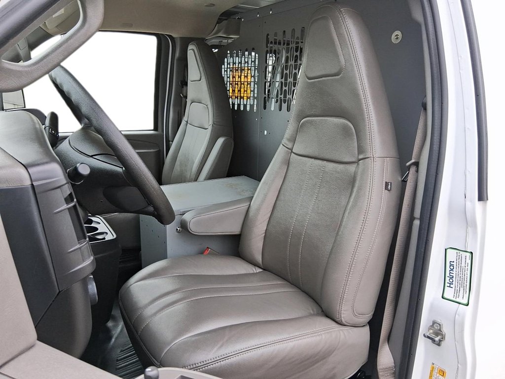 2025 GMC Savana Cargo Van 2500 Regular Wheelbase Rear-Wheel Drive in Stratford, Ontario - 8 - w1024h768px