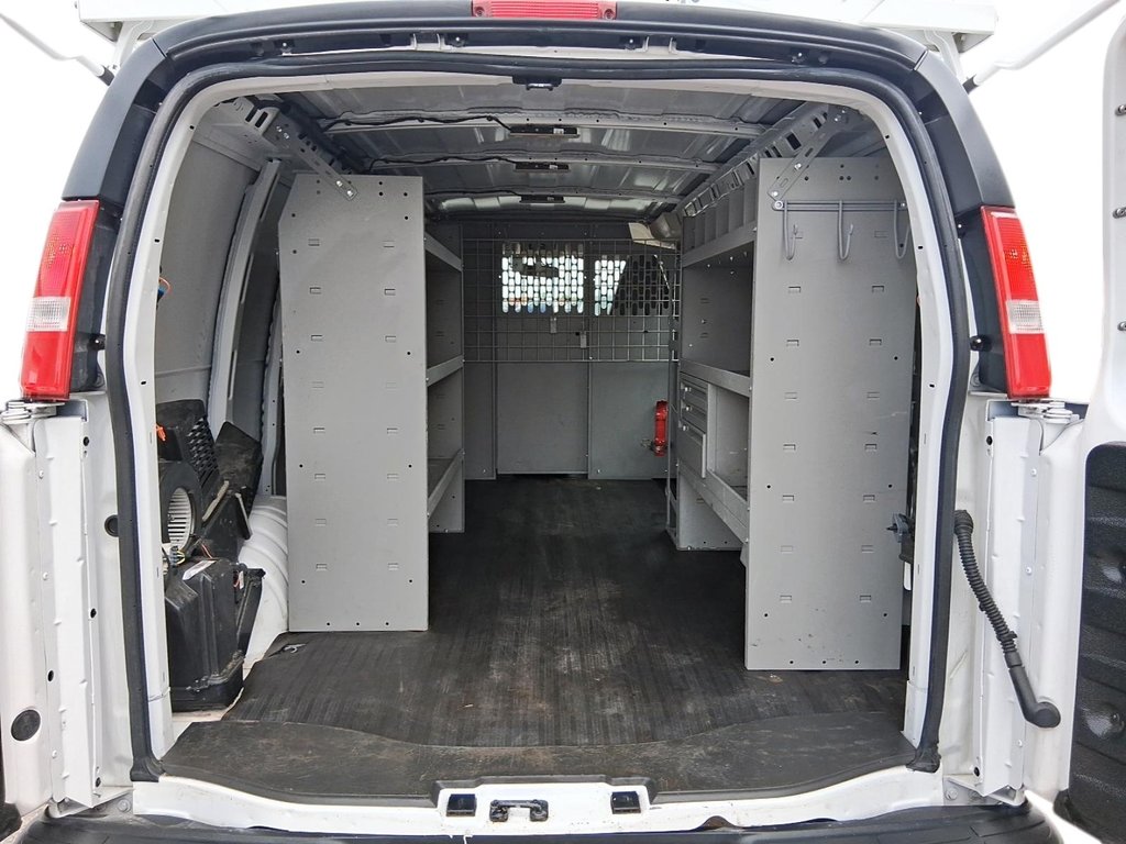 2025 GMC Savana Cargo Van 2500 Regular Wheelbase Rear-Wheel Drive in Stratford, Ontario - 6 - w1024h768px