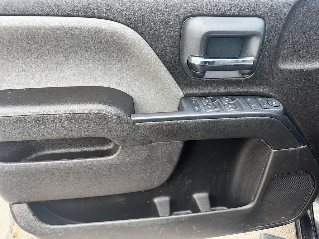 2016 GMC Sierra 1500 Double 4x4 SLE / Standard Box in Stratford, Ontario - 10 - w1024h768px