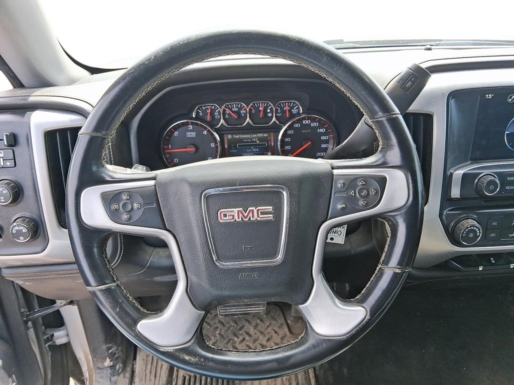2016 GMC Sierra 1500 Crew 4x4 SLT / Standard Box in Stratford, Ontario - 11 - w1024h768px
