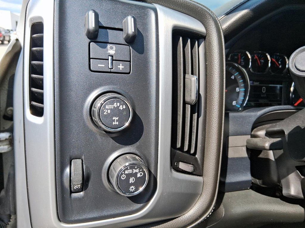 2017 GMC Sierra 1500 Crew 4x4 SLE / Short Box in Stratford, Ontario - 17 - w1024h768px