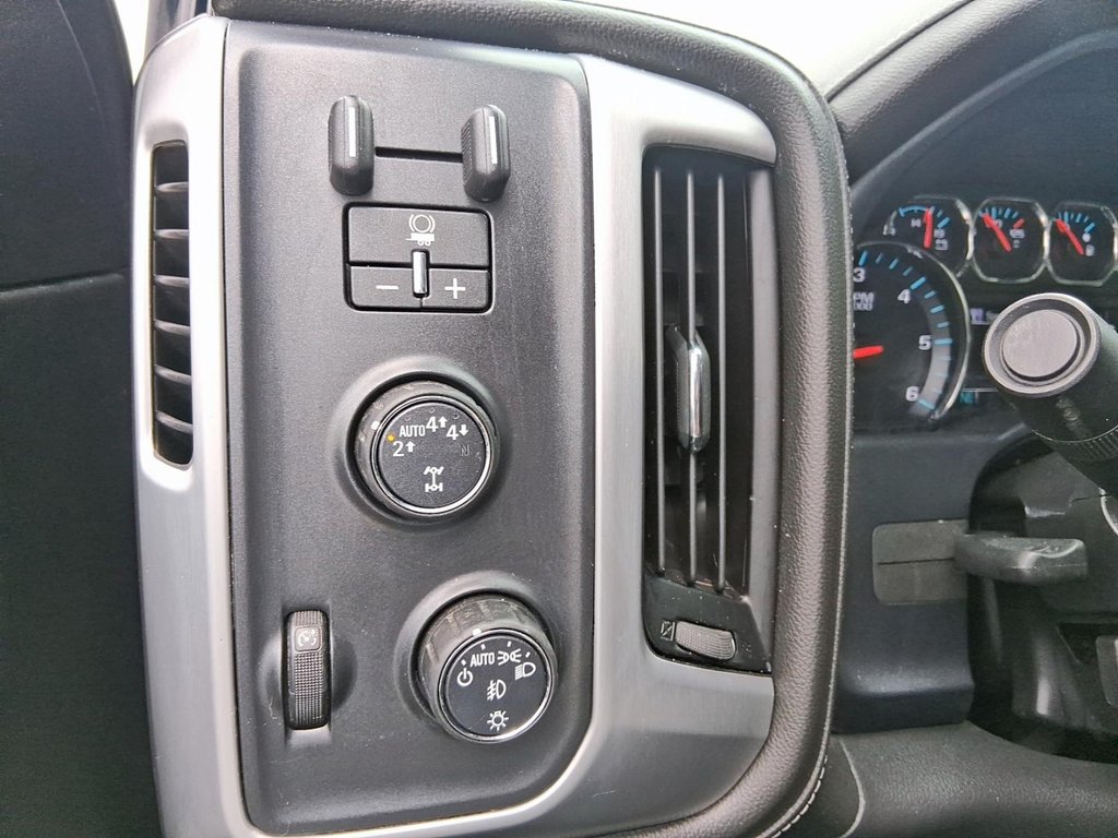 2018 GMC Sierra 1500 Crew 4x4 Base / Short Box in Stratford, Ontario - 16 - w1024h768px