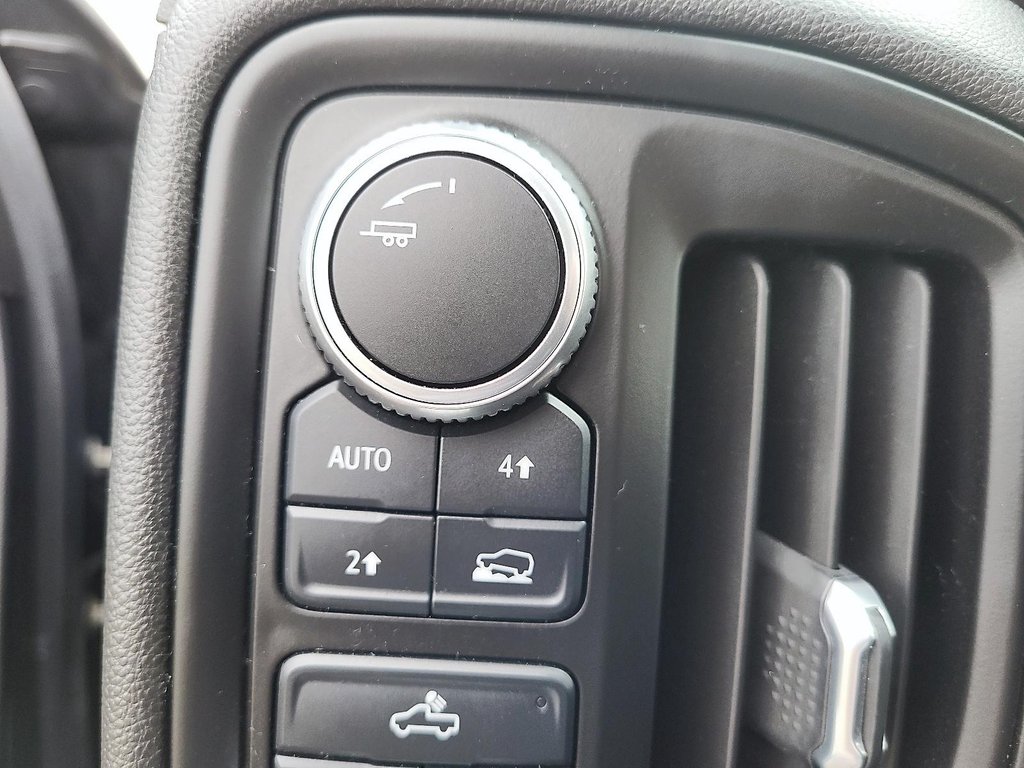 2020 GMC Sierra 1500 Crew Cab 4x4 Base Short Box in Stratford, Ontario - 14 - w1024h768px